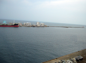 展望台から見た富山港