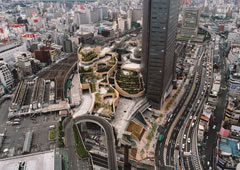 平成14年8月　ウインズ先行引渡　22ｍ道路、ホテル片側ランプ完成