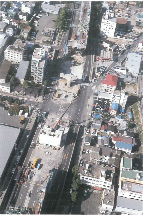 1995年兵庫県南部地震により損傷した橋脚の撤去工事 （3号神戸線復旧第