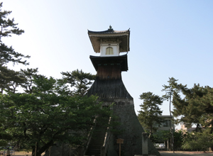 琴平町の日本一高い灯籠