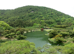 紫雲山を借景とした栗林公園