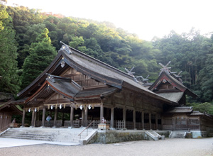 えびす様の総本宮　美保神社　青石畳通りはこの神社の参道でもある