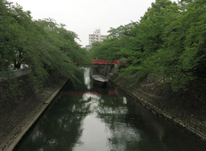 船町港跡付近の水門川