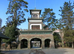 尾山神社の神門