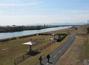 庄内川の合流点をすぎ河幅が広くなってきた